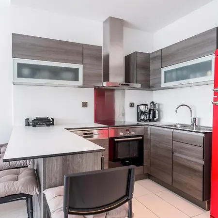 Chic And Luminous Flat In Umraniye